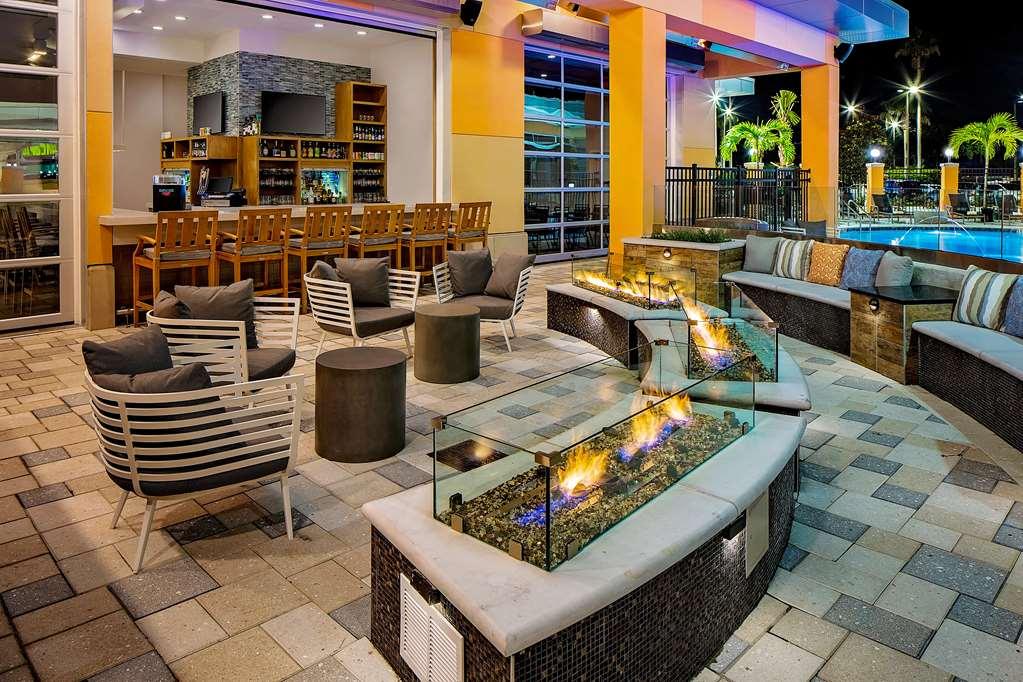 Hyatt House Across From Universal Orlando Resort Restaurant photo